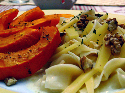 Gebackener Kürbis mit Käse-Bandnudeln